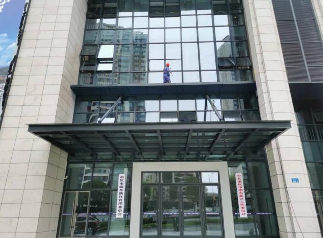 2021年10月17日重慶市渝東新區(qū)管理委員會外墻清洗項目由重慶美萬家保潔服務有限公司萬州分公司承接。