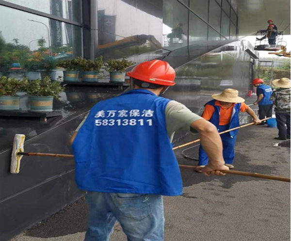 2023年7月18日萬州廣匯星順奔馳4S店玻璃幕墻及瓷磚清洗服務由重慶美萬家保潔服務有限公司萬州分公司承接,并圓滿完成任務,且得到甲方一致好評。