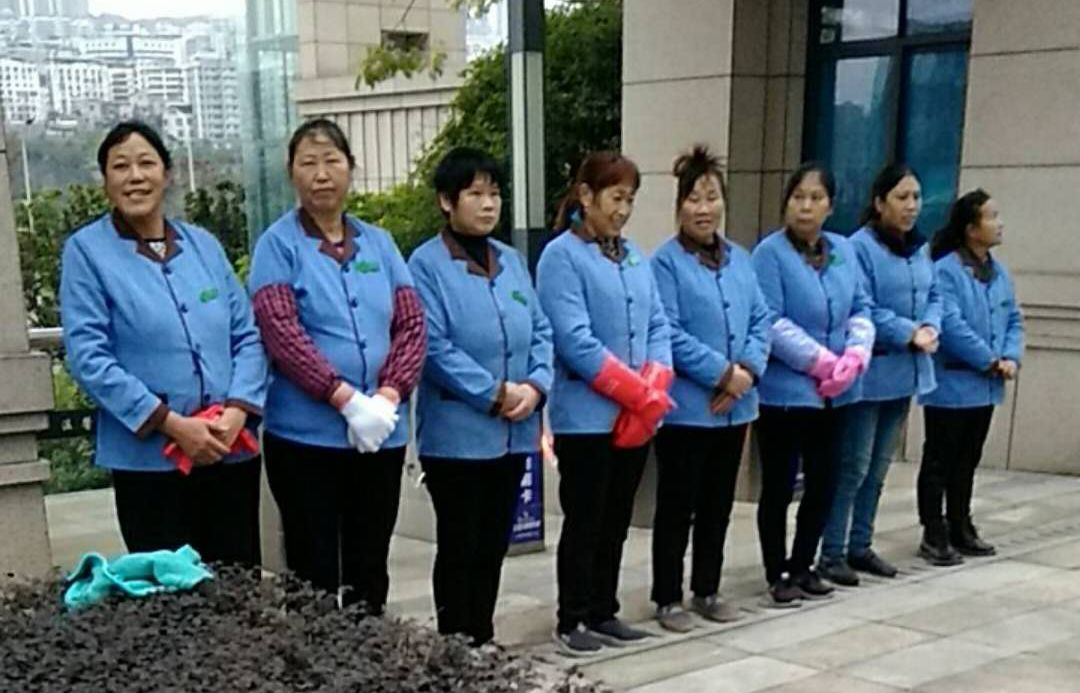 外包單位藍(lán)湖彼岸保潔團(tuán)隊(duì)