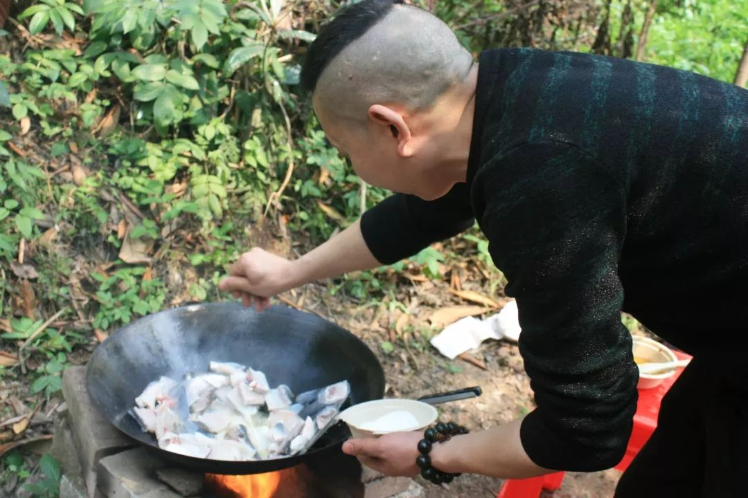團(tuán)建野炊合影